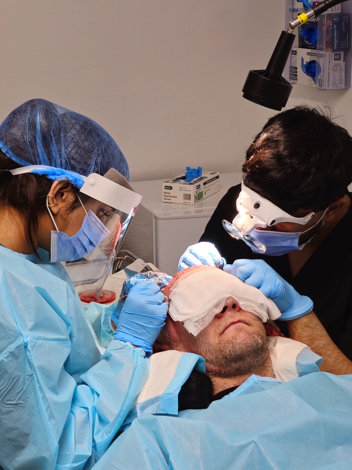 What is the Difference Between Manual FUE and Robotic FUE?